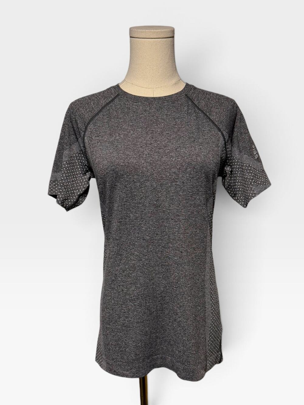 Figs Salta Seamless Short-Sleeve Underscrub in Graphite Size Medium NWT